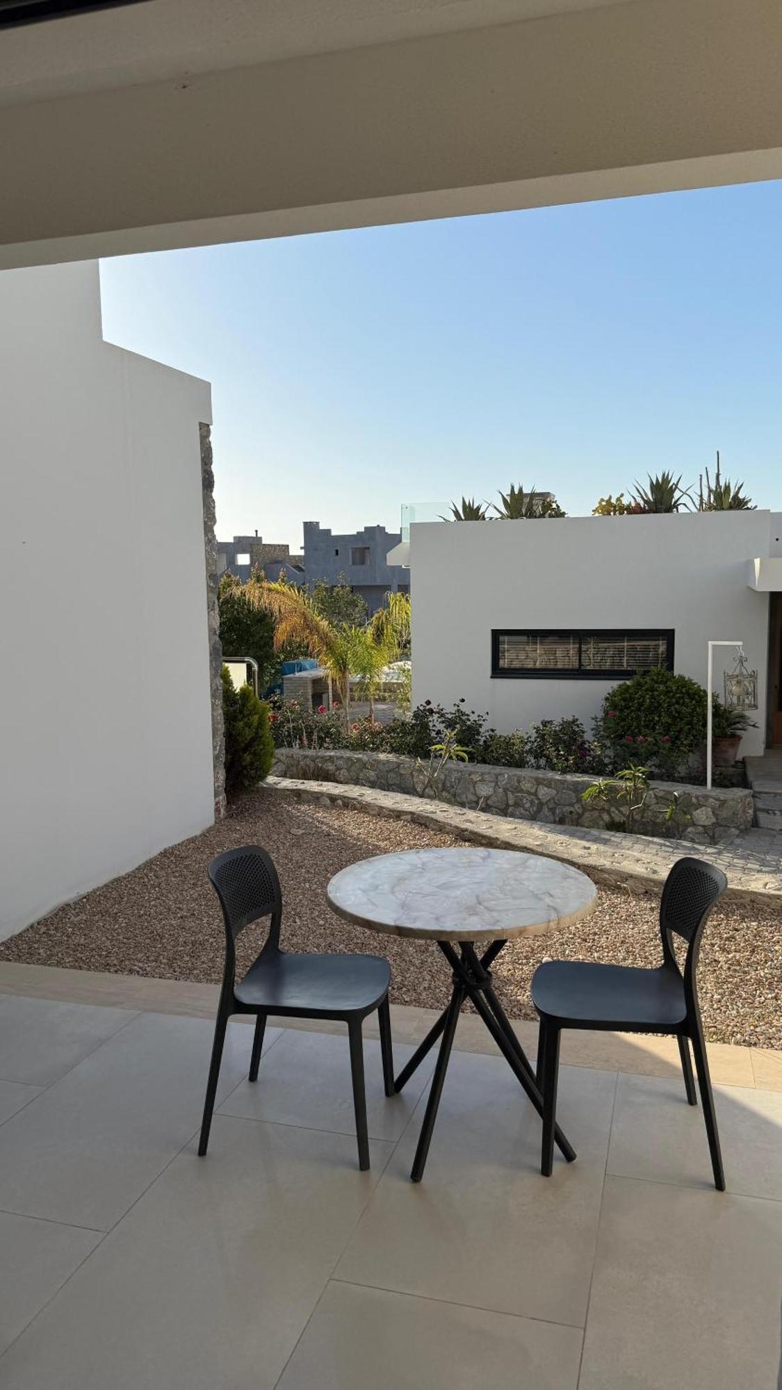 Sunny 1 Bedroom With Private Terrace Kalogrea