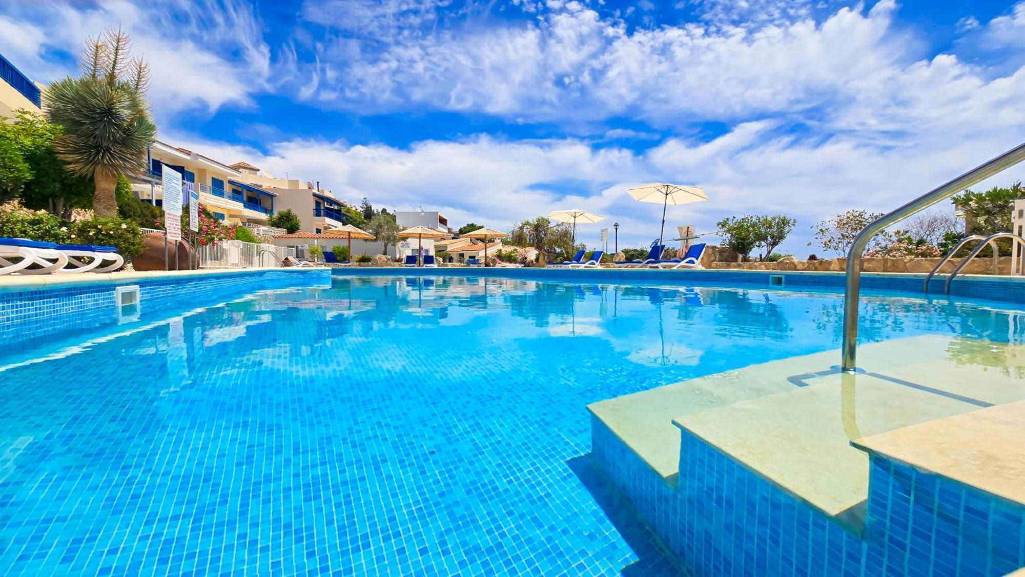 Css Calm Smart Superior 2bd With Private Yard * Klorakas