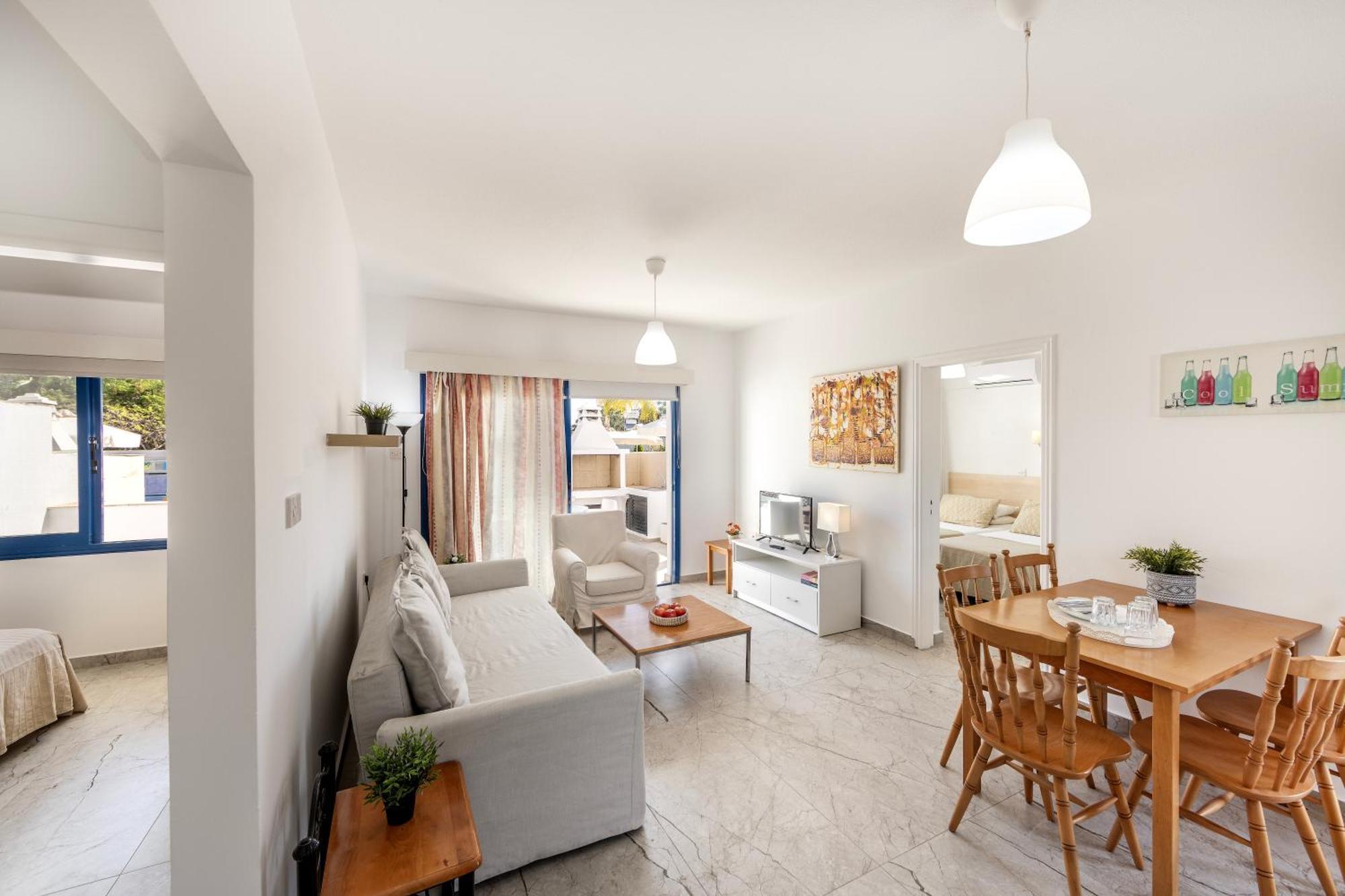 Aparthotel Flouressia Gardens 3*