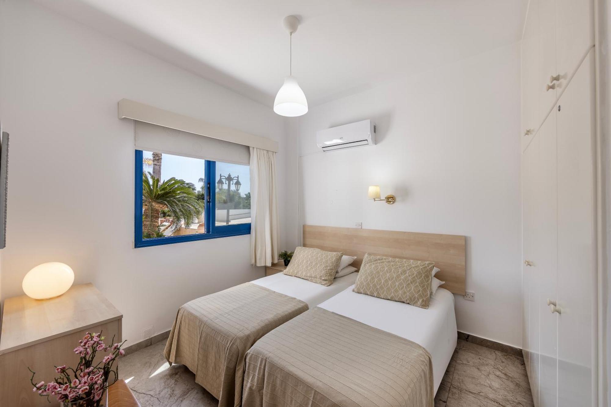 Flouressia Gardens Aparthotel 3*
