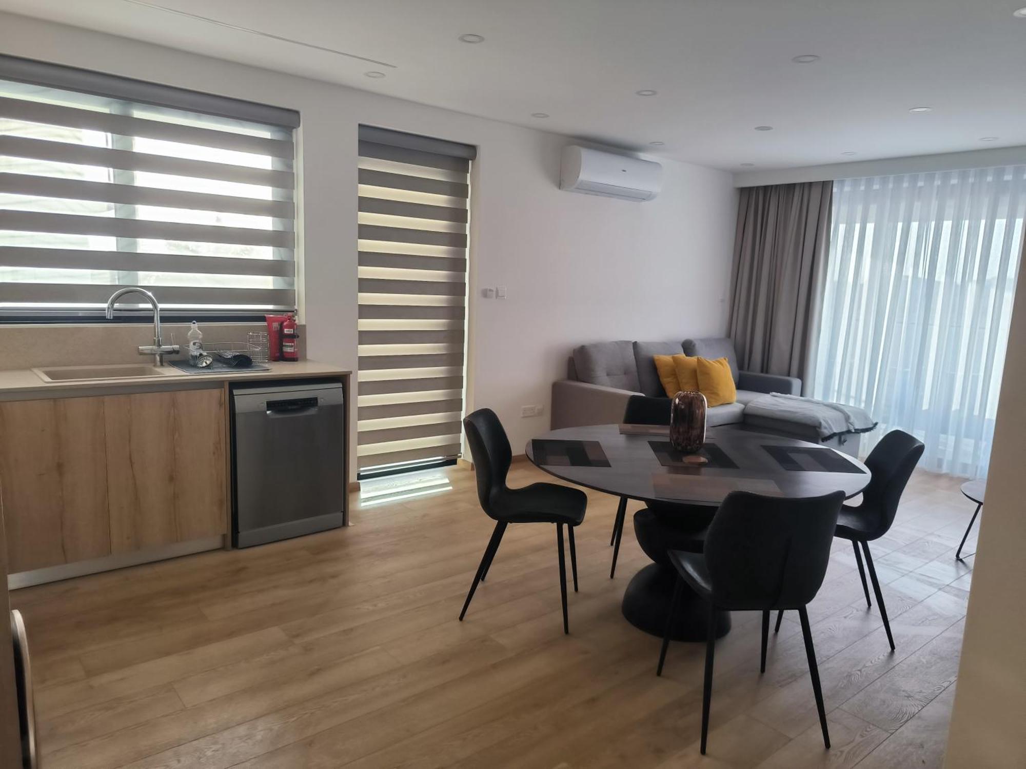 2 Bedroom Brand New Mc Kenzie 2 Minute To The Mc Kenzie *