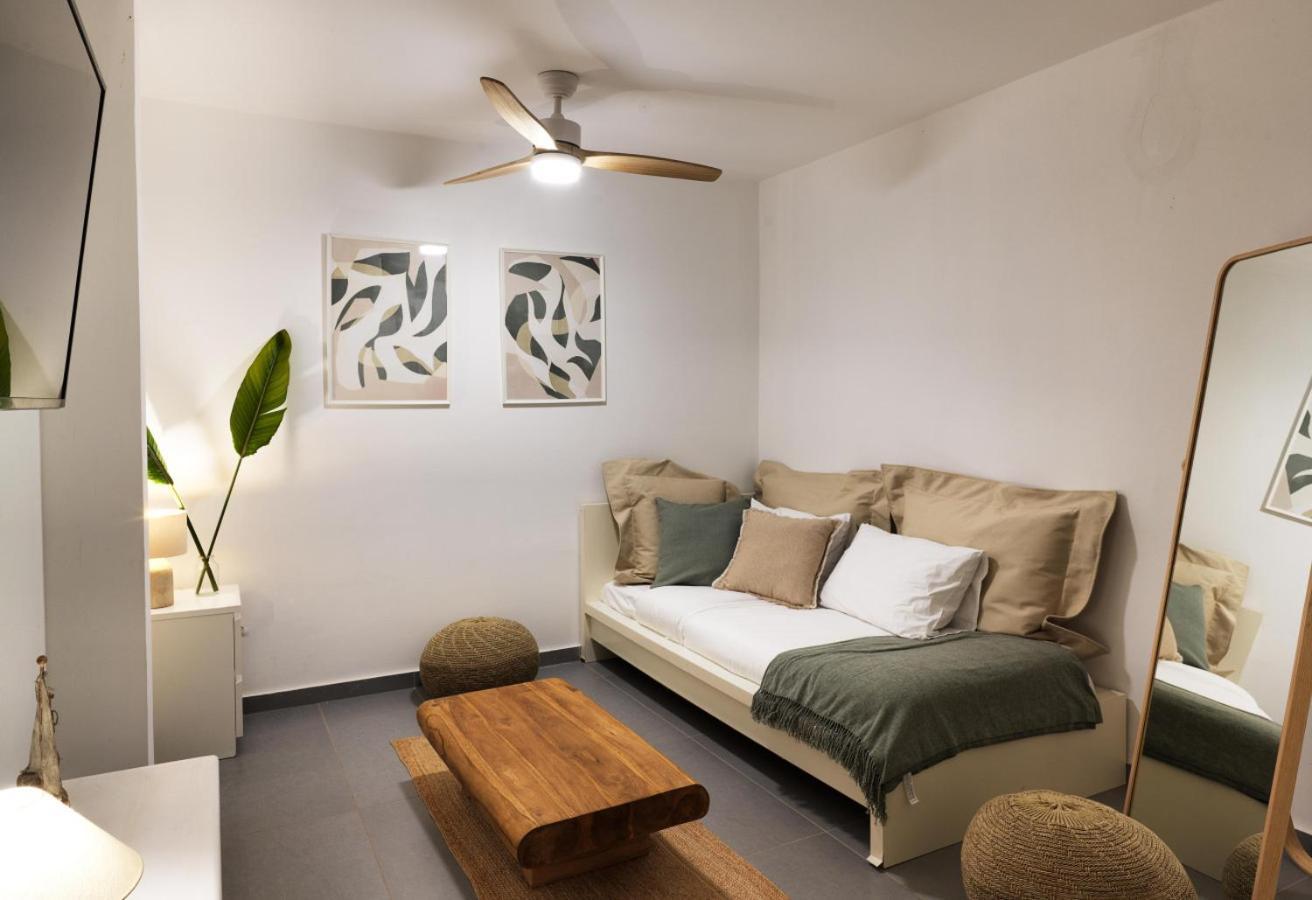 Sirena Solis - Elegant 5-bedroom Sea View Retreat Near Sirena Bay *