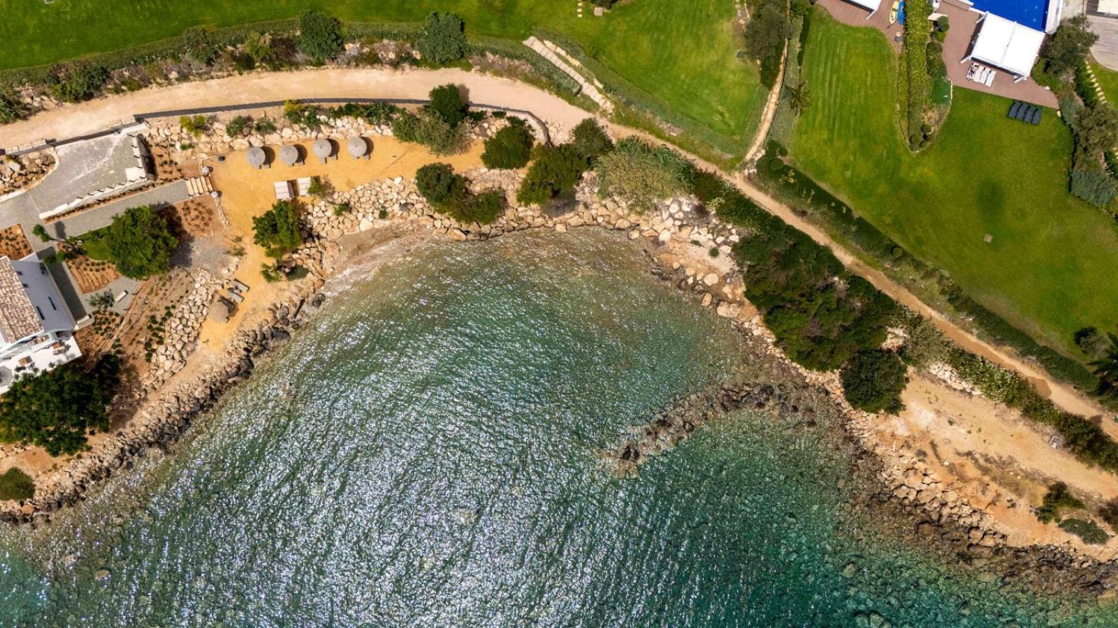 Sirena Solis - Elegant 5-bedroom Sea View Retreat Near Sirena Bay Villa *