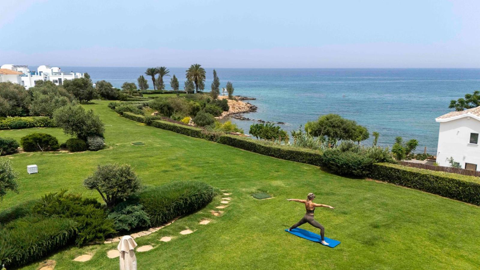 Sirena Solis - Elegant 5-bedroom Sea View Retreat Near Sirena Bay *