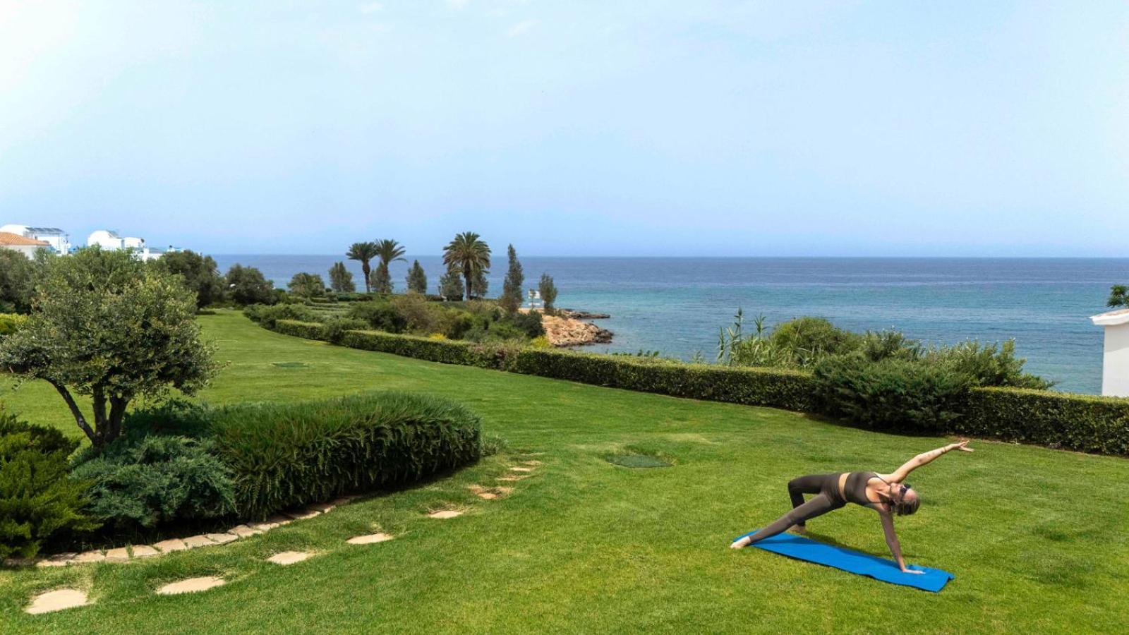 Sirena Solis - Elegant 5-bedroom Sea View Retreat Near Sirena Bay Villa
