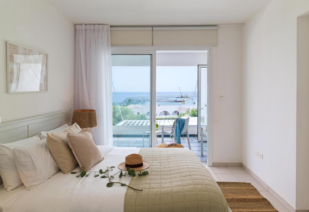 Sirena Solis - Elegant 5-bedroom Sea View Retreat Near Sirena Bay Villa *