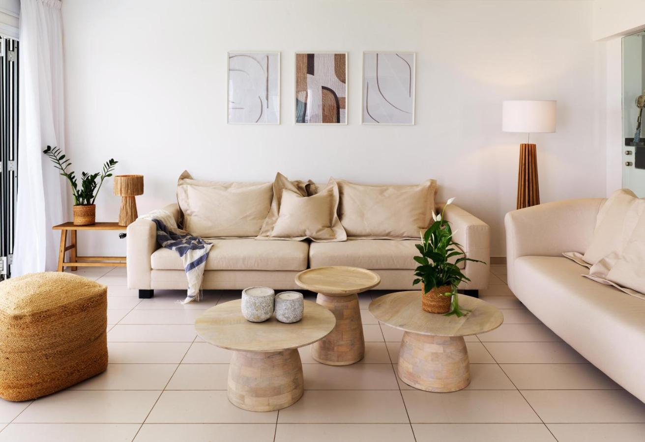 Sirena Solis - Elegant 5-bedroom Sea View Retreat Near Sirena Bay Villa