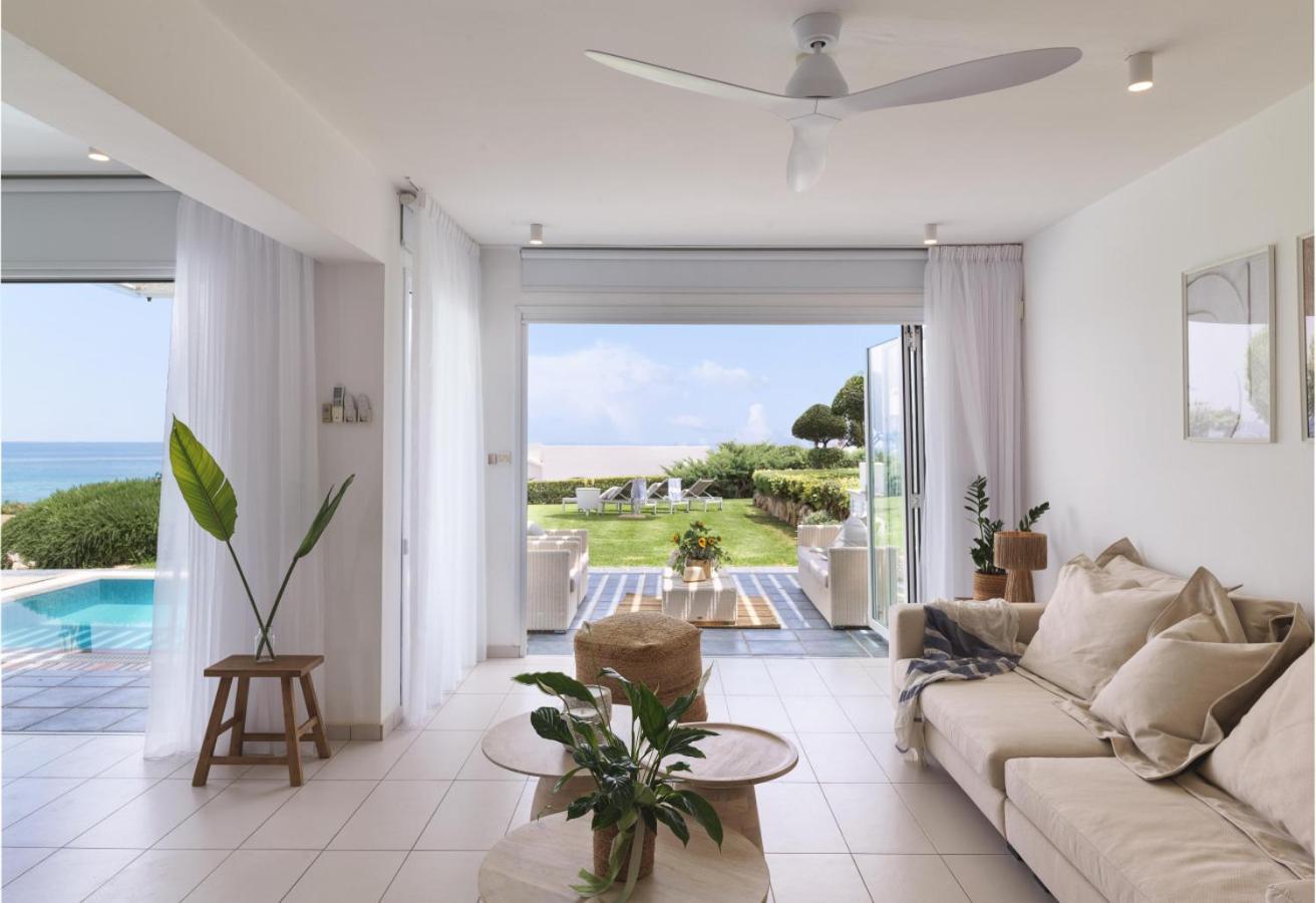 Sirena Solis - Elegant 5-bedroom Sea View Retreat Near Sirena Bay Villa