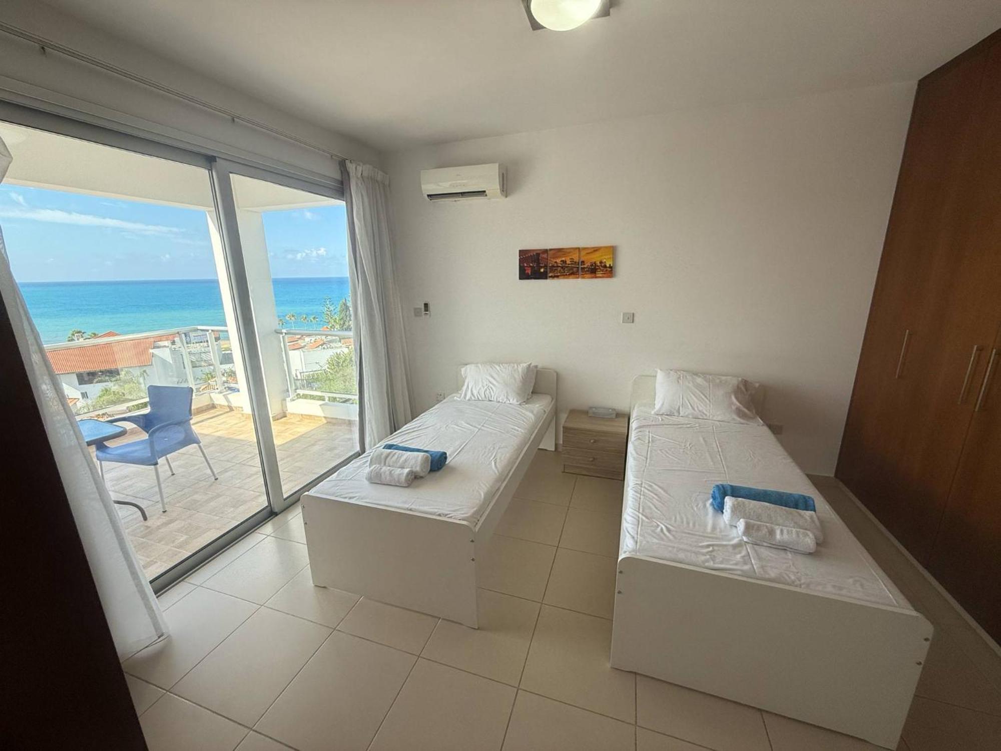 Villa Aqua Sunrise 1km From With Sea Views