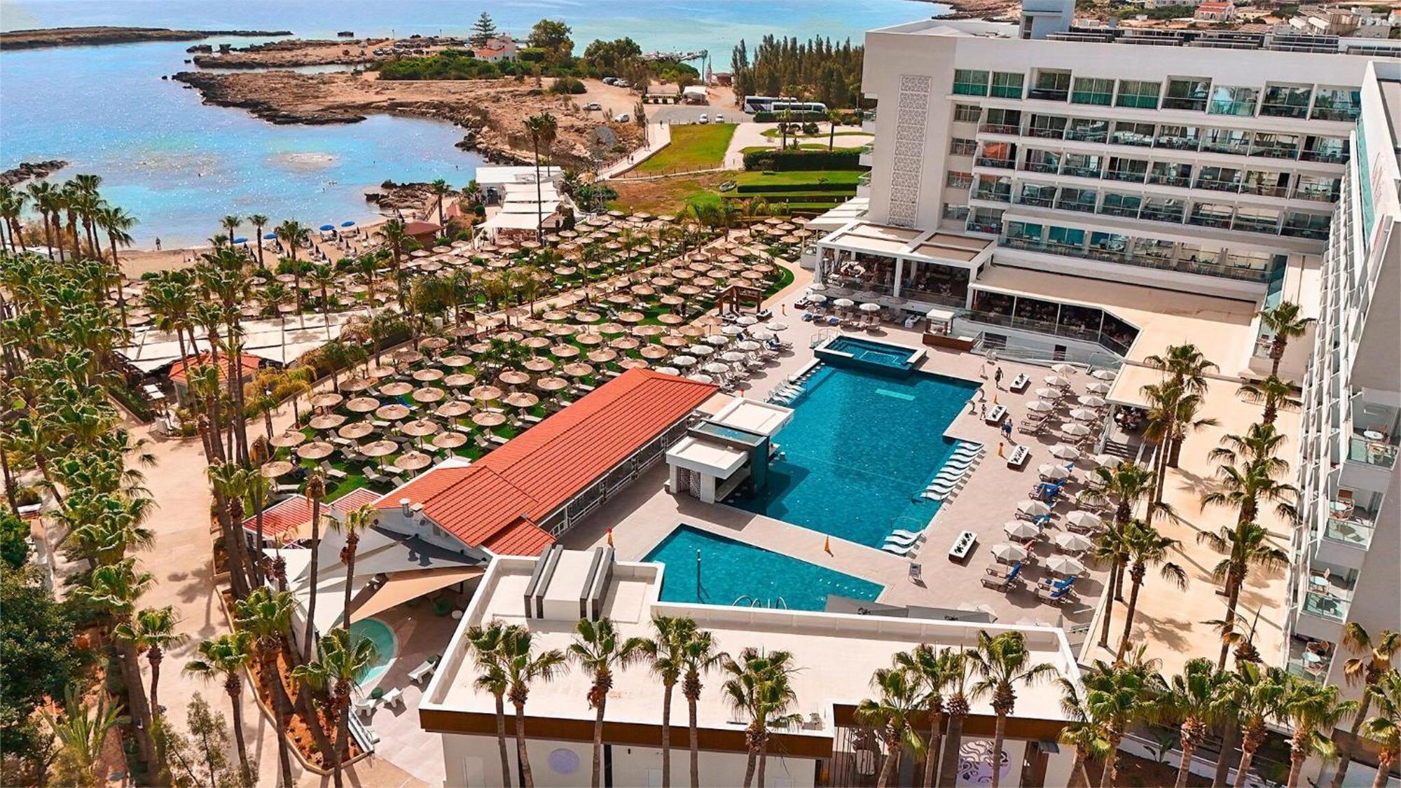 Cavo Maris Hotel