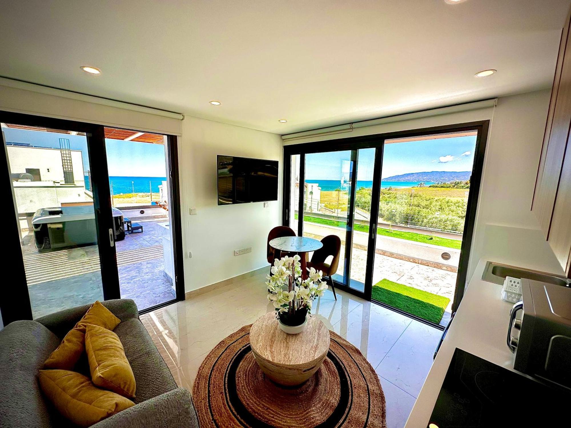 Aparthotel Santa Barbara Sea Front And