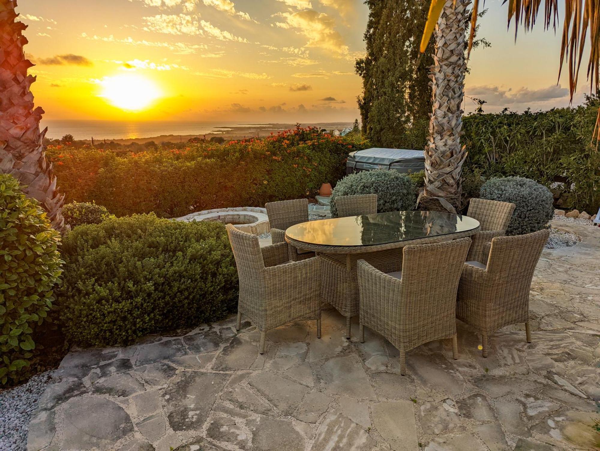 Pontus - Stunning Views & Privacy In Beautiful Garden With Pool & Hot Tub Villa Kouklia