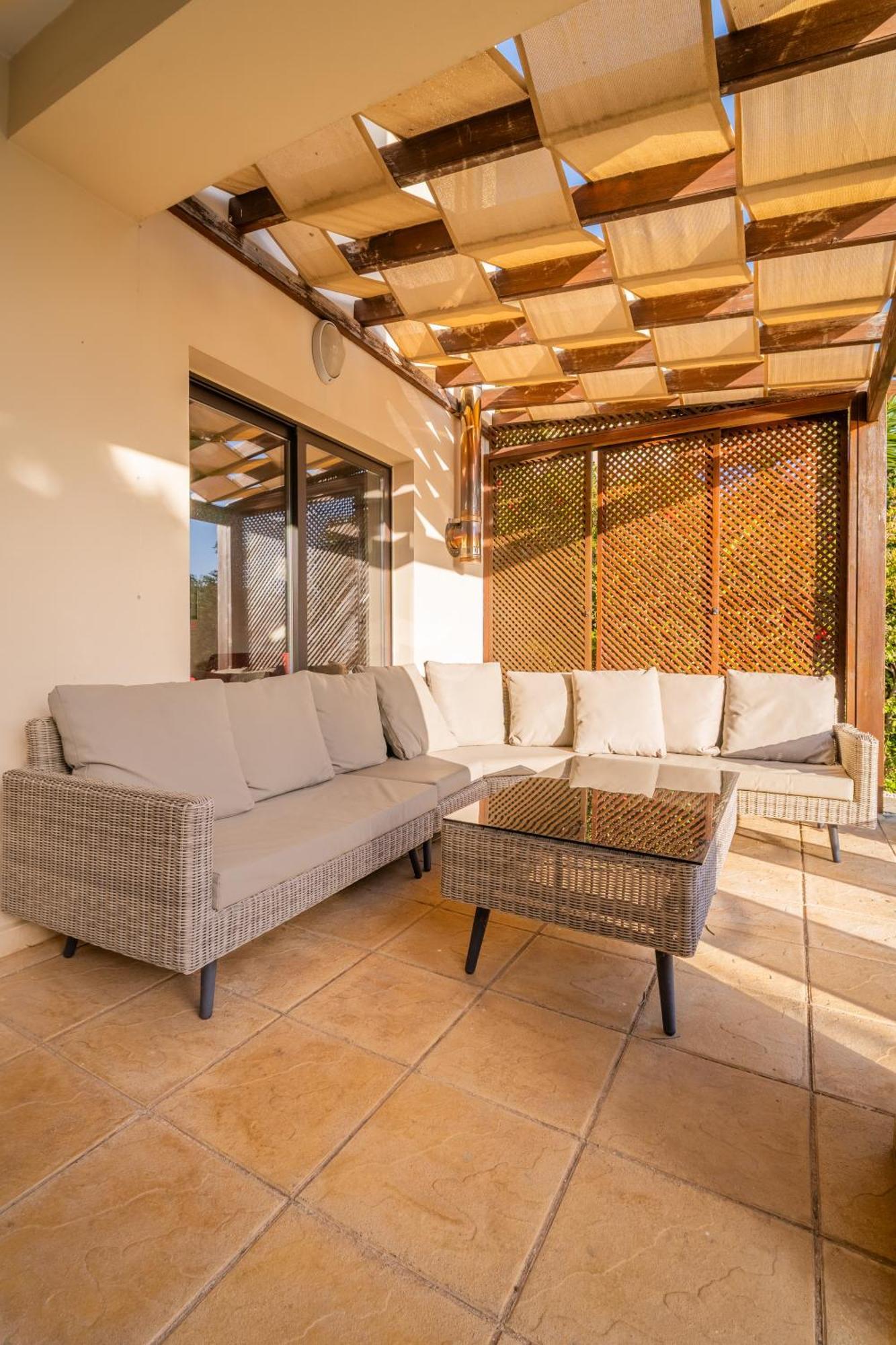 Pontus - Stunning Views & Privacy In Beautiful Garden With Pool & Hot Tub Kouklia