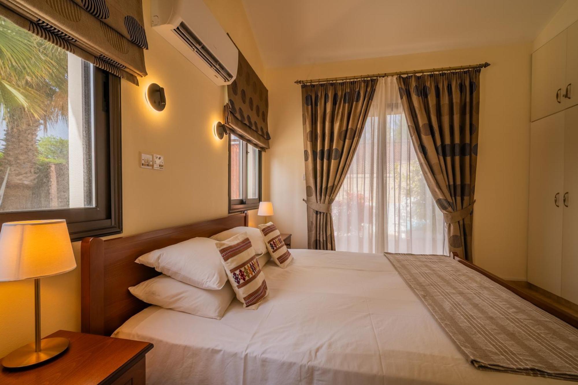 Villa Pleiades - Sea Views, Private Pool & Hot Tub Kouklia