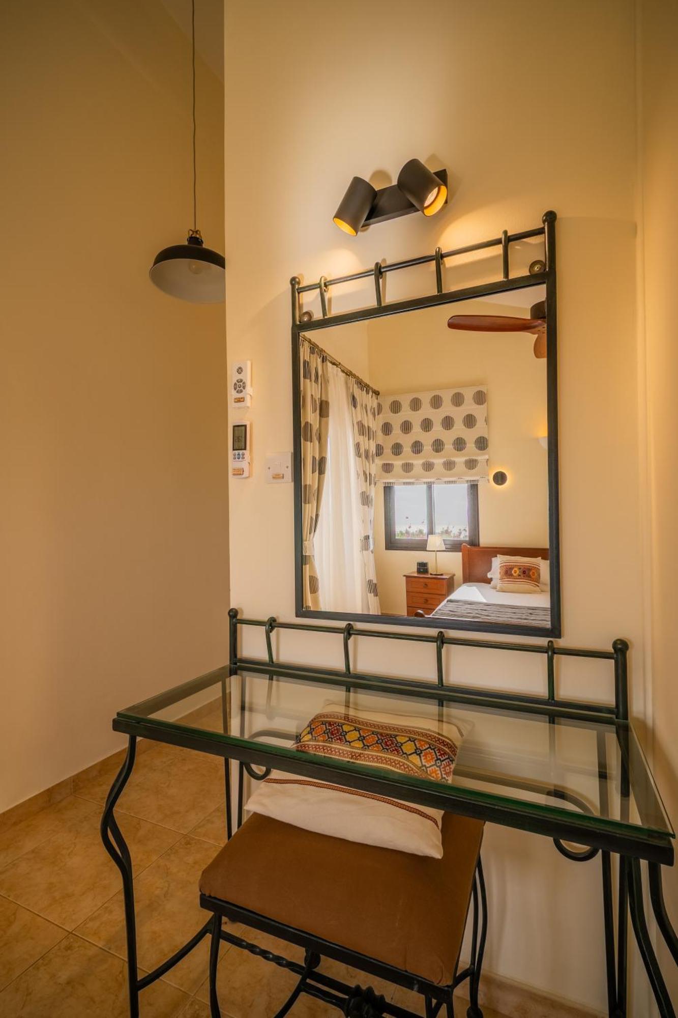 Pleiades - Sea Views, Private Pool & Hot Tub Kouklia