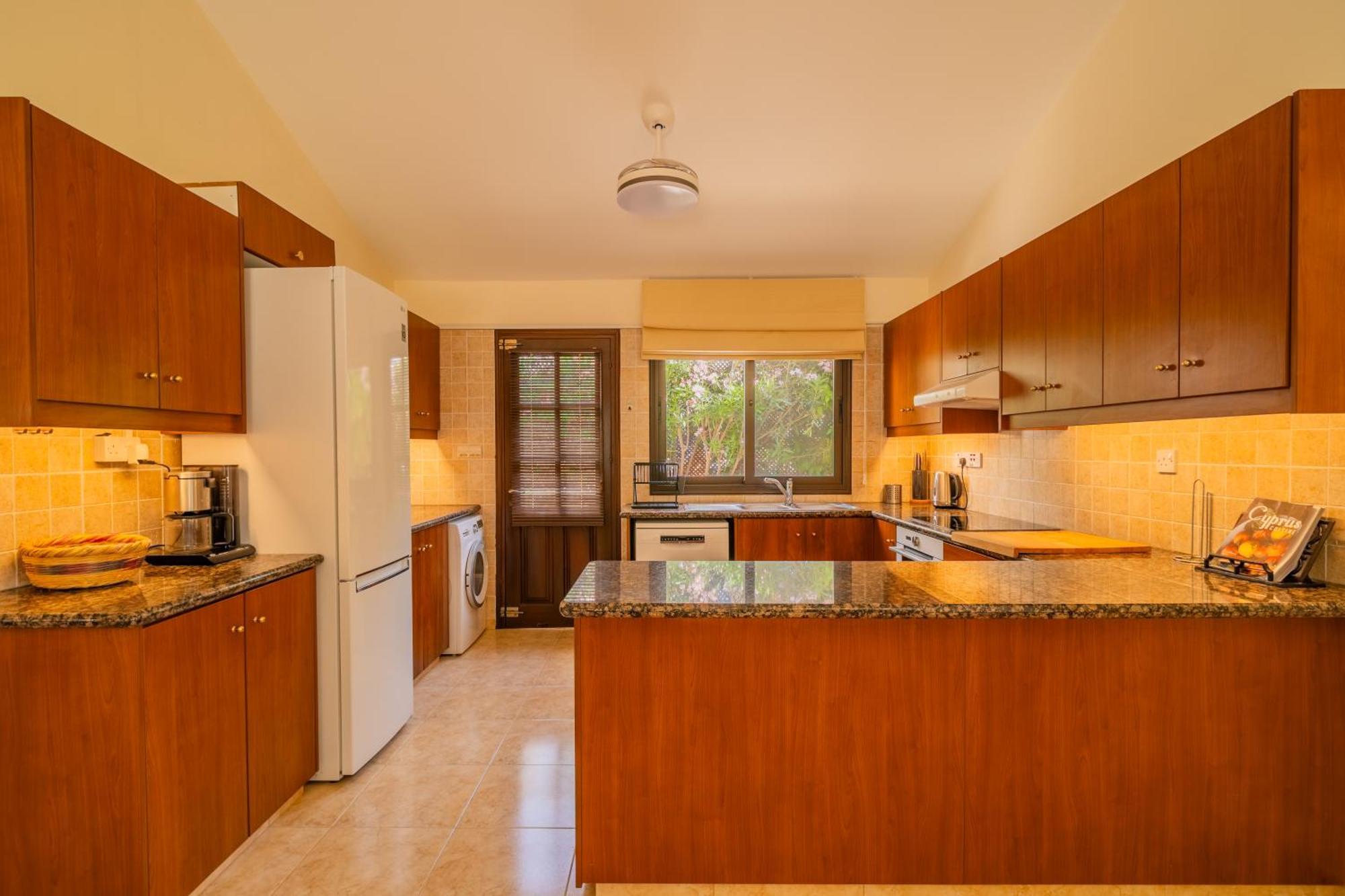 Villa Pleiades - Sea Views, Private Pool & Hot Tub Kouklia