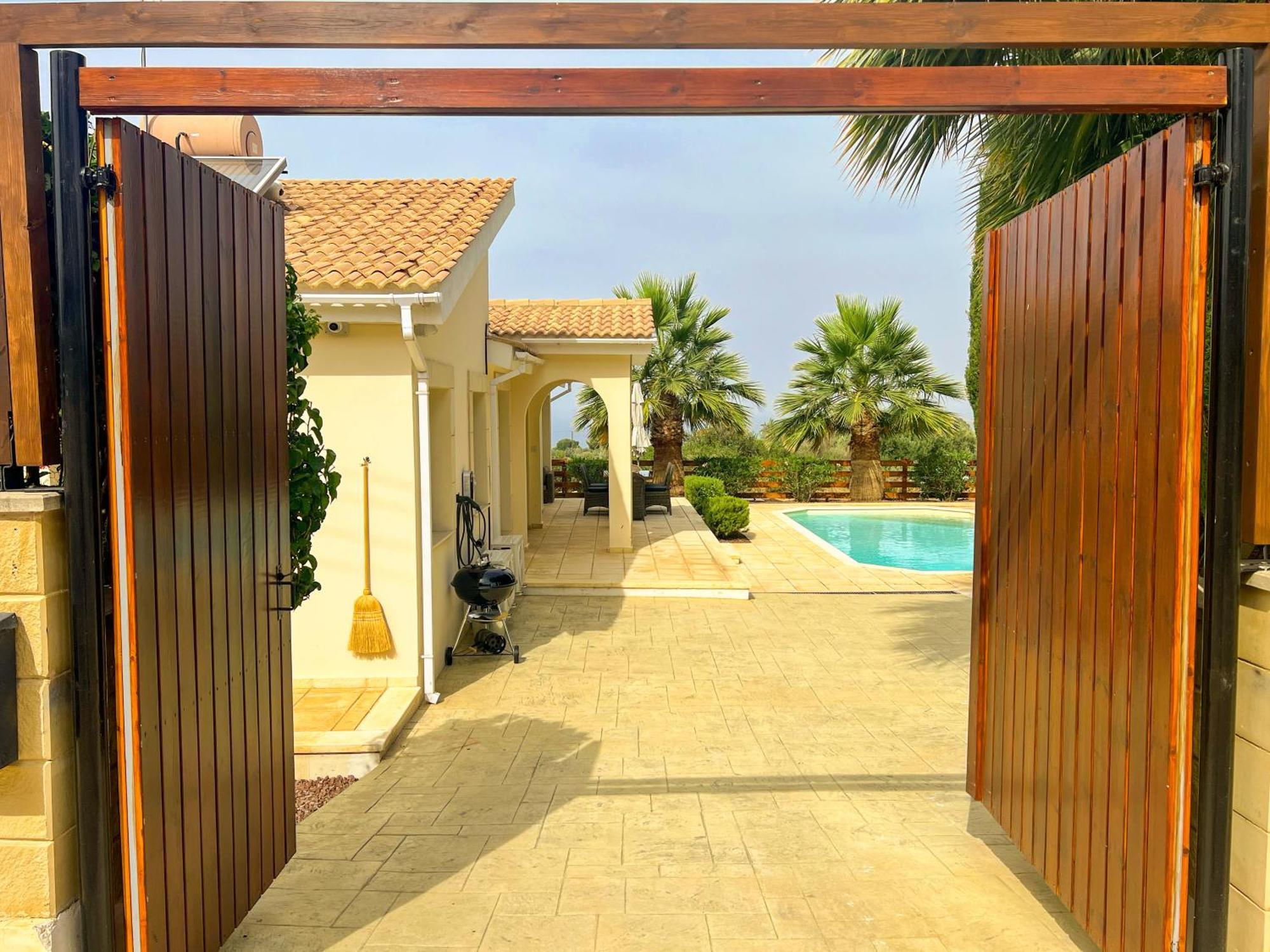 Pleiades - Sea Views, Private Pool & Hot Tub Kouklia