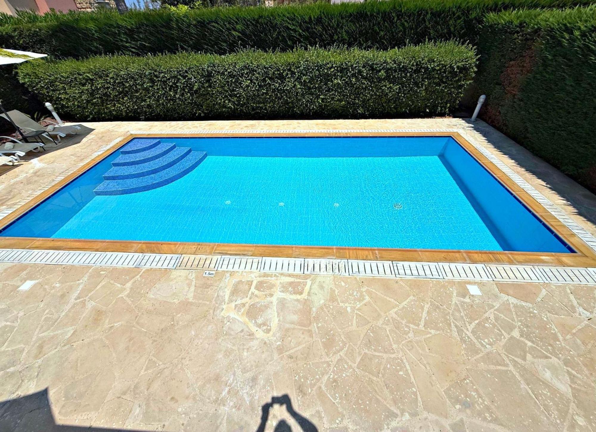 Anastasia Sandy - Overflow Private Pool - Games - Private Area Polis