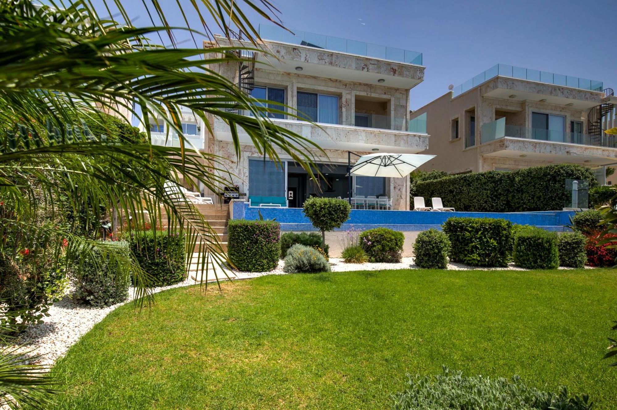 Olymp Luxury C - Seafront Elegance With Infinity Pool And Exclusive Lifestyle Villa Kissonerga