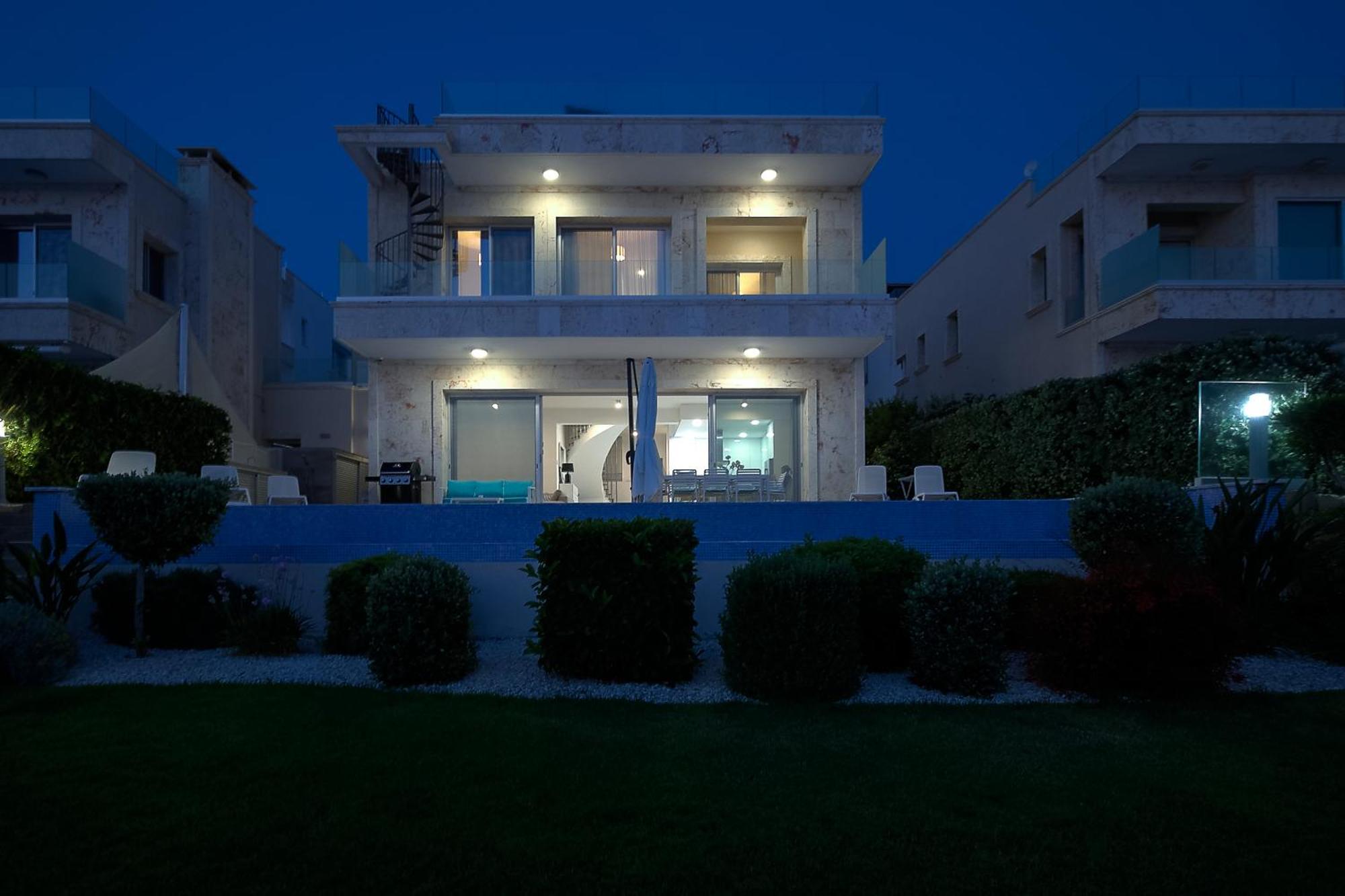Olymp Luxury C - Seafront Elegance With Infinity Pool And Exclusive Lifestyle * Kissonerga