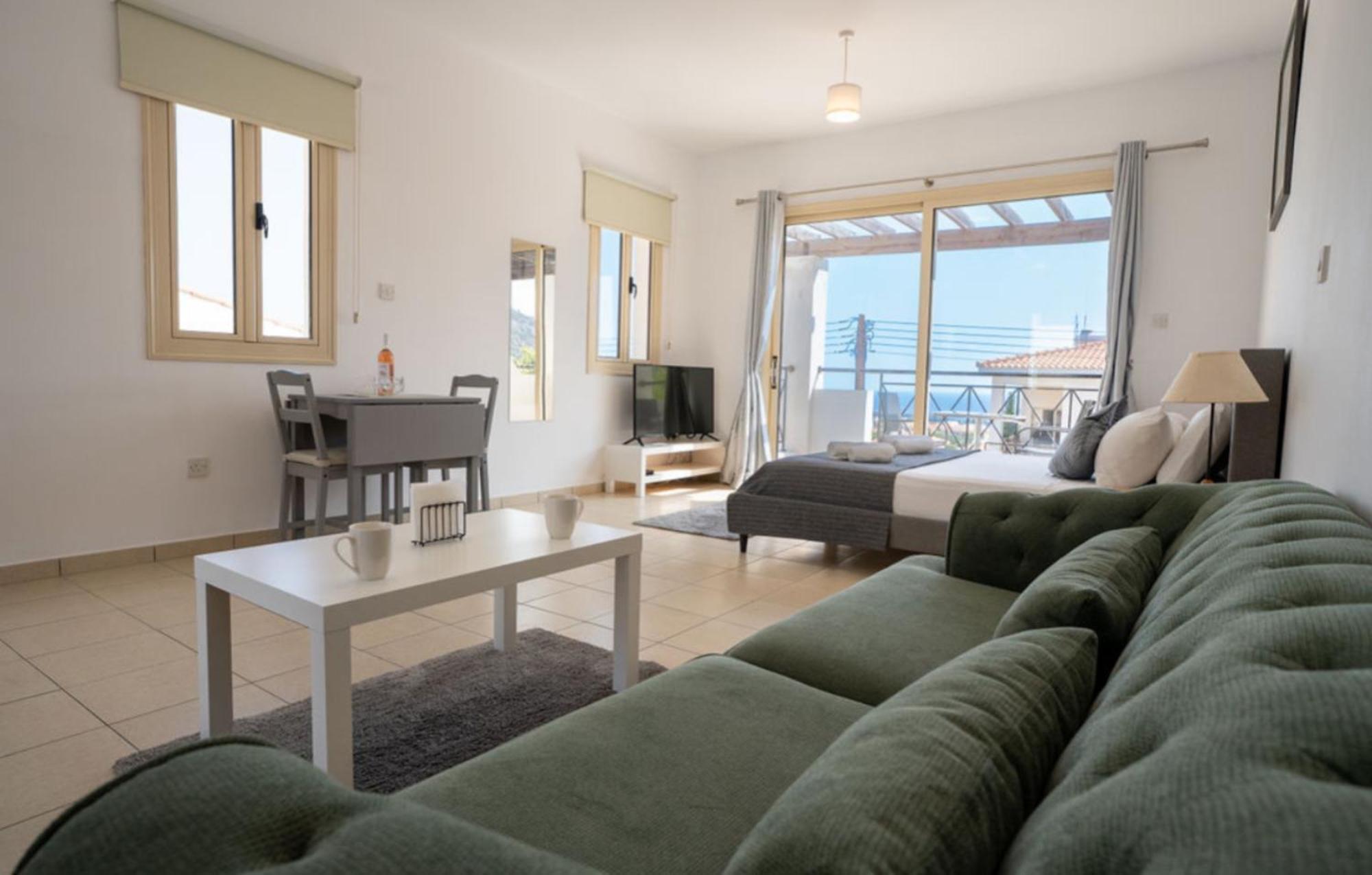Stylish With Pool, Fast Wifi, Netflix, Perfect For Couples Or Solo Travellers Apartment *