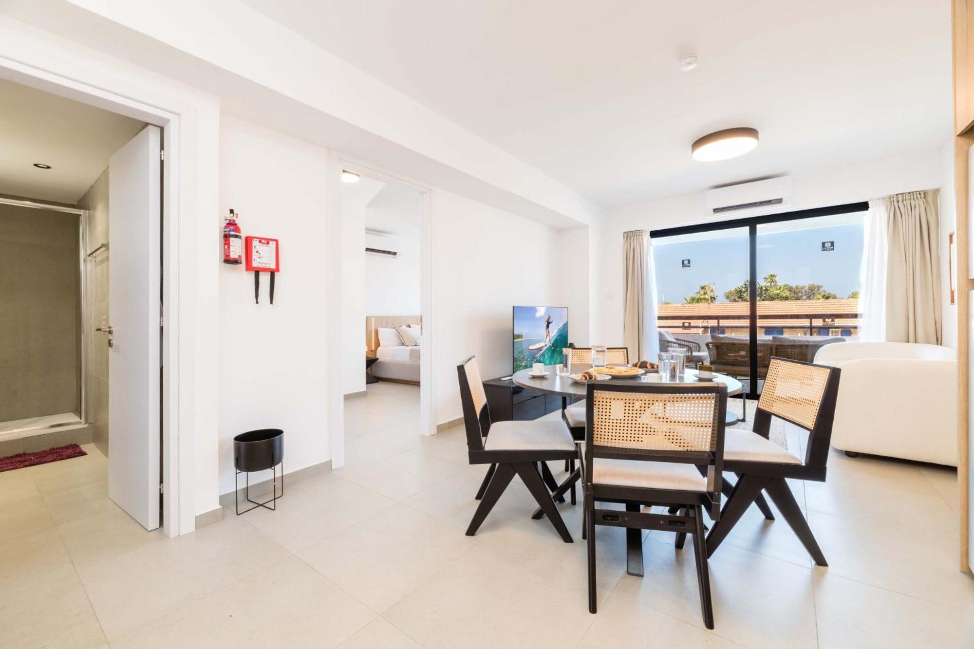 Finikoudes Marina View 102 * Larnaca