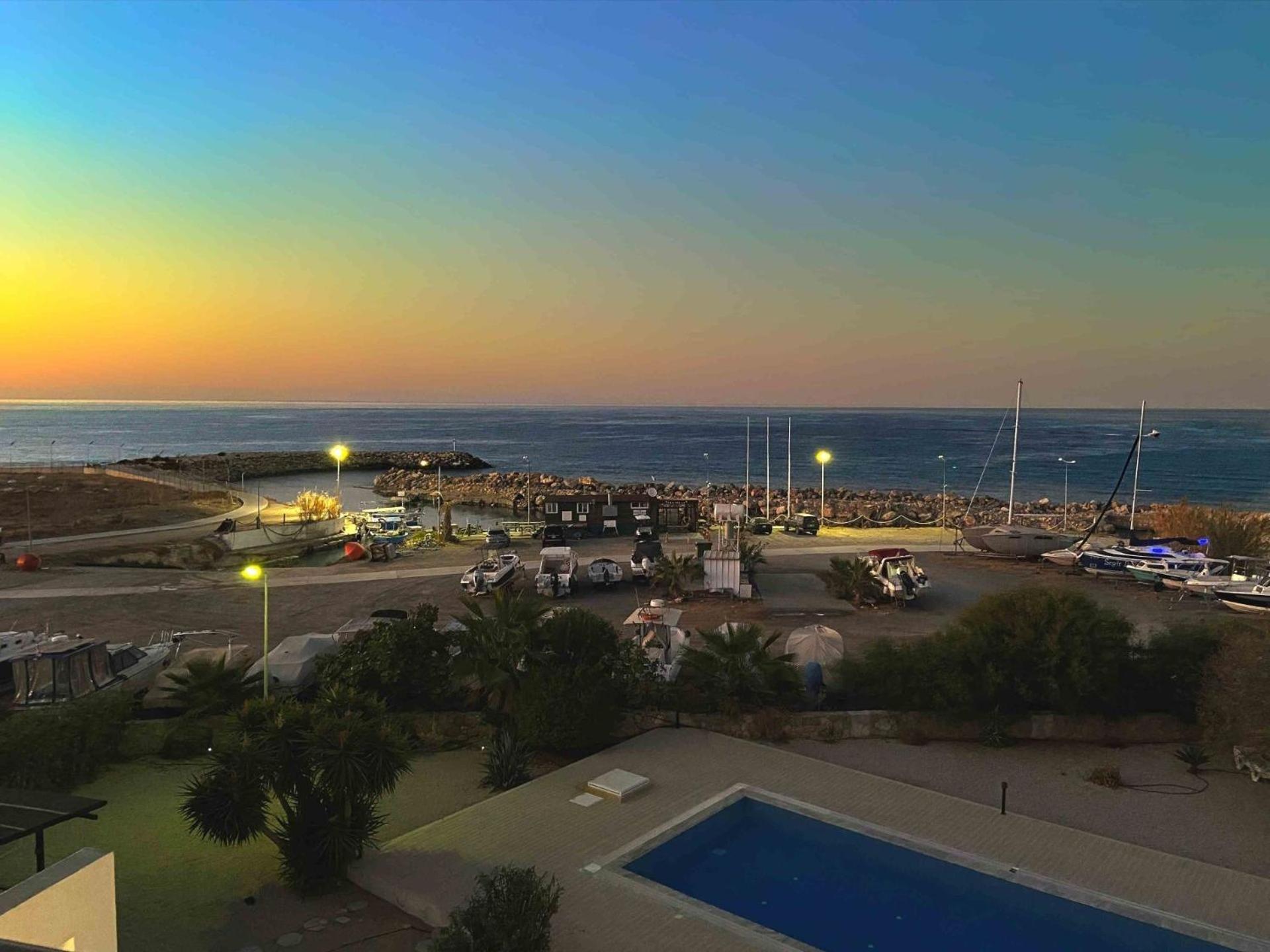 Spacious Three-bedroom With Sea View B4 Apartment