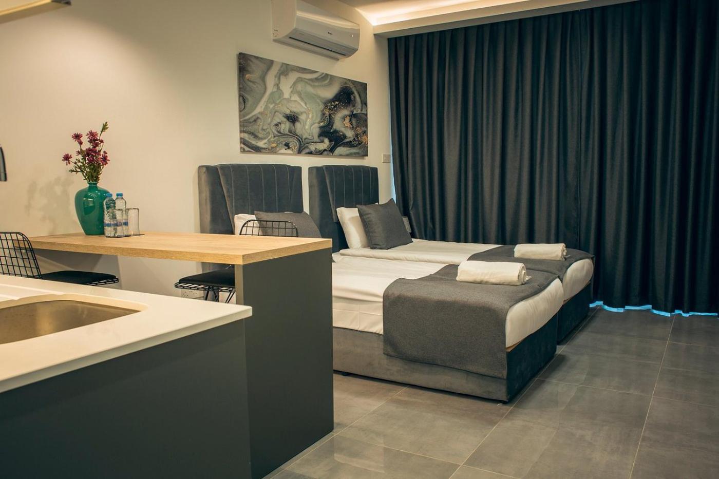 Lux Courtyard Apartment *