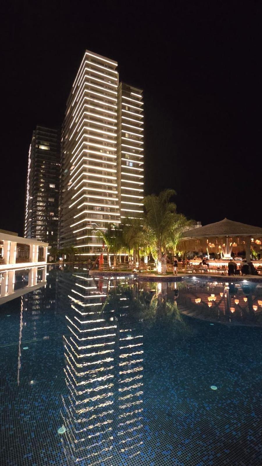Grand Sapphire Holliday