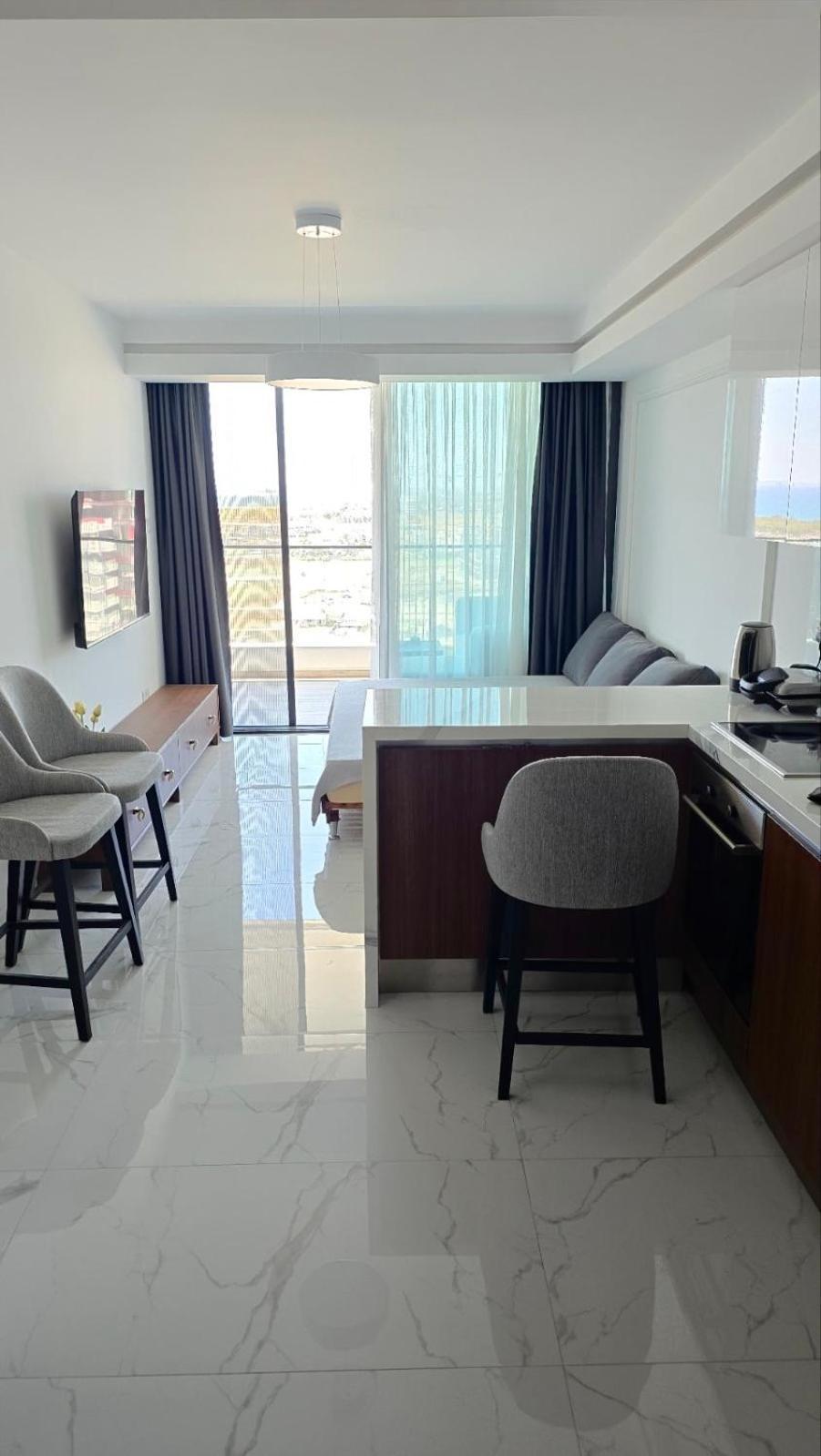 Apartment Grand Sapphire Holliday Trikomo