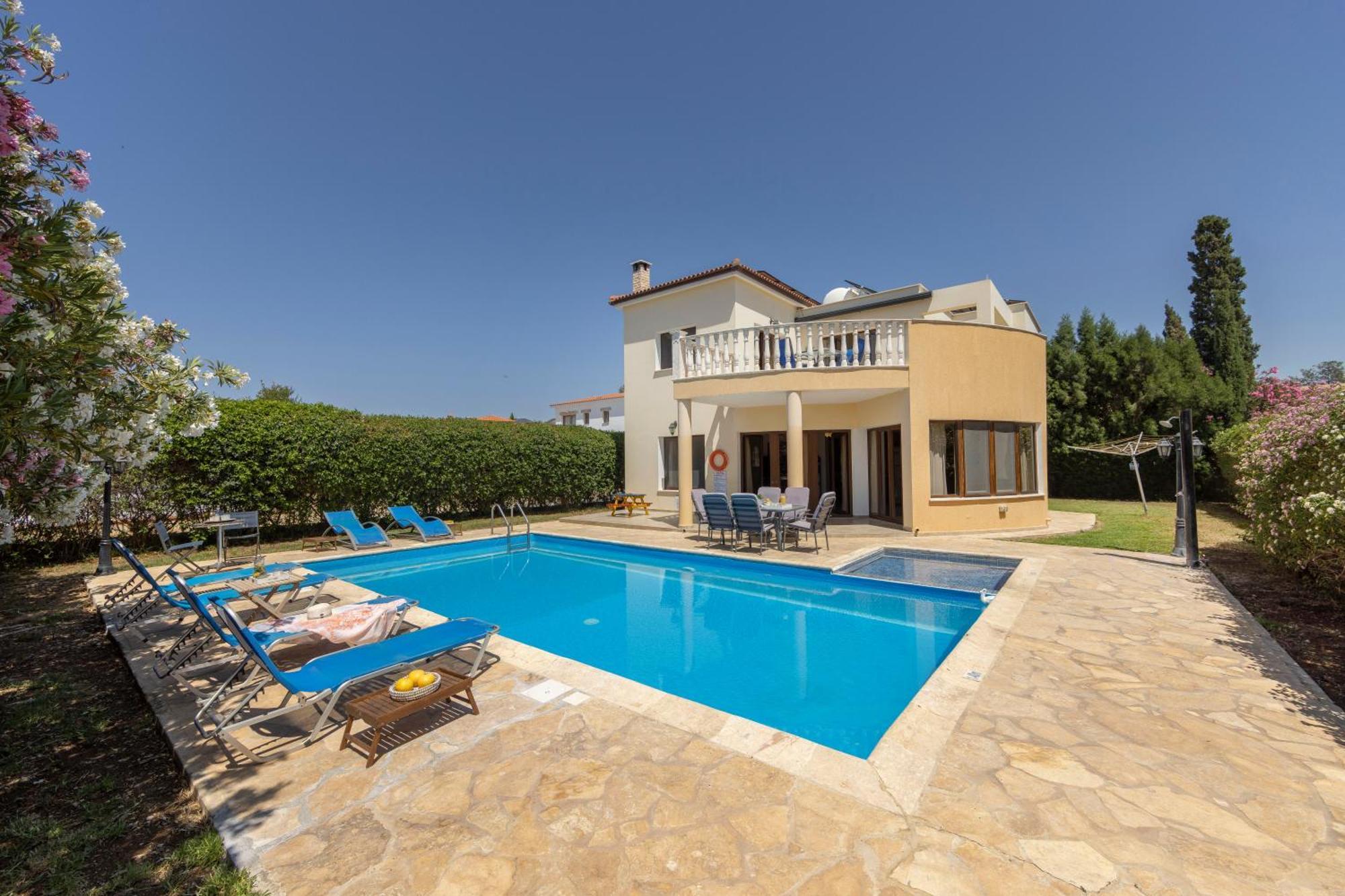Villa Tsikkos Tria *