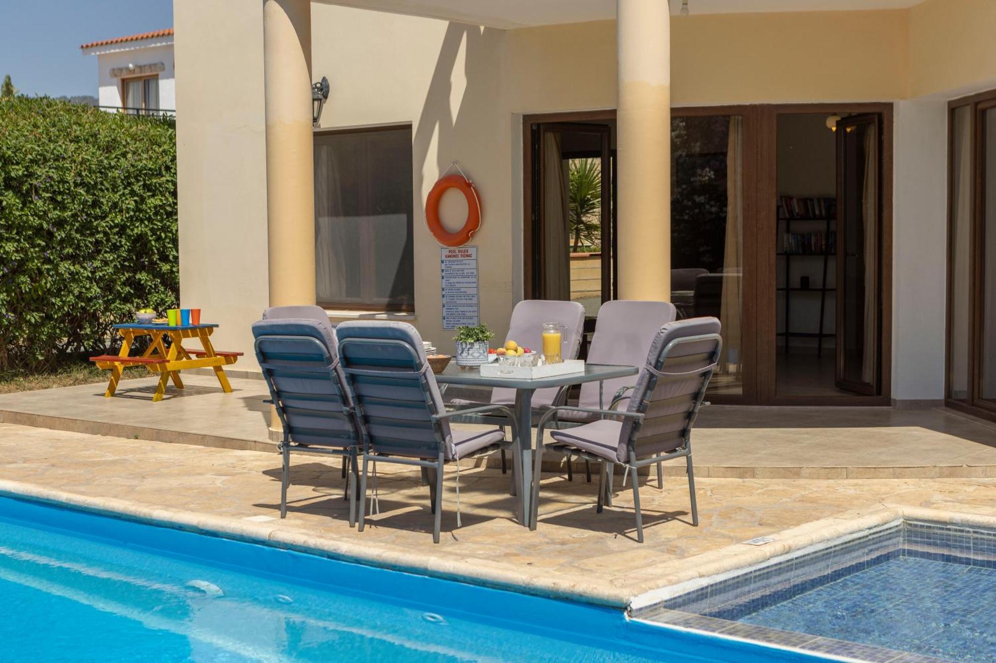 Tsikkos Pende Villa Argaka