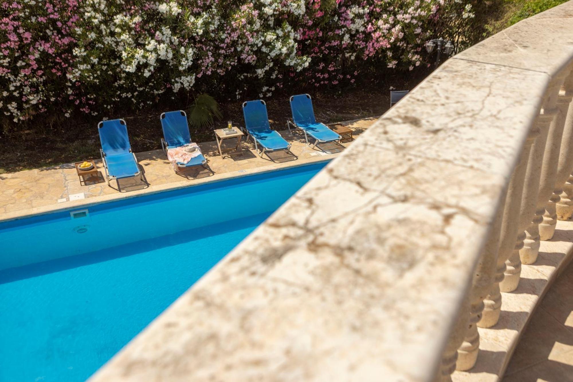 Tsikkos Pende Villa Argaka