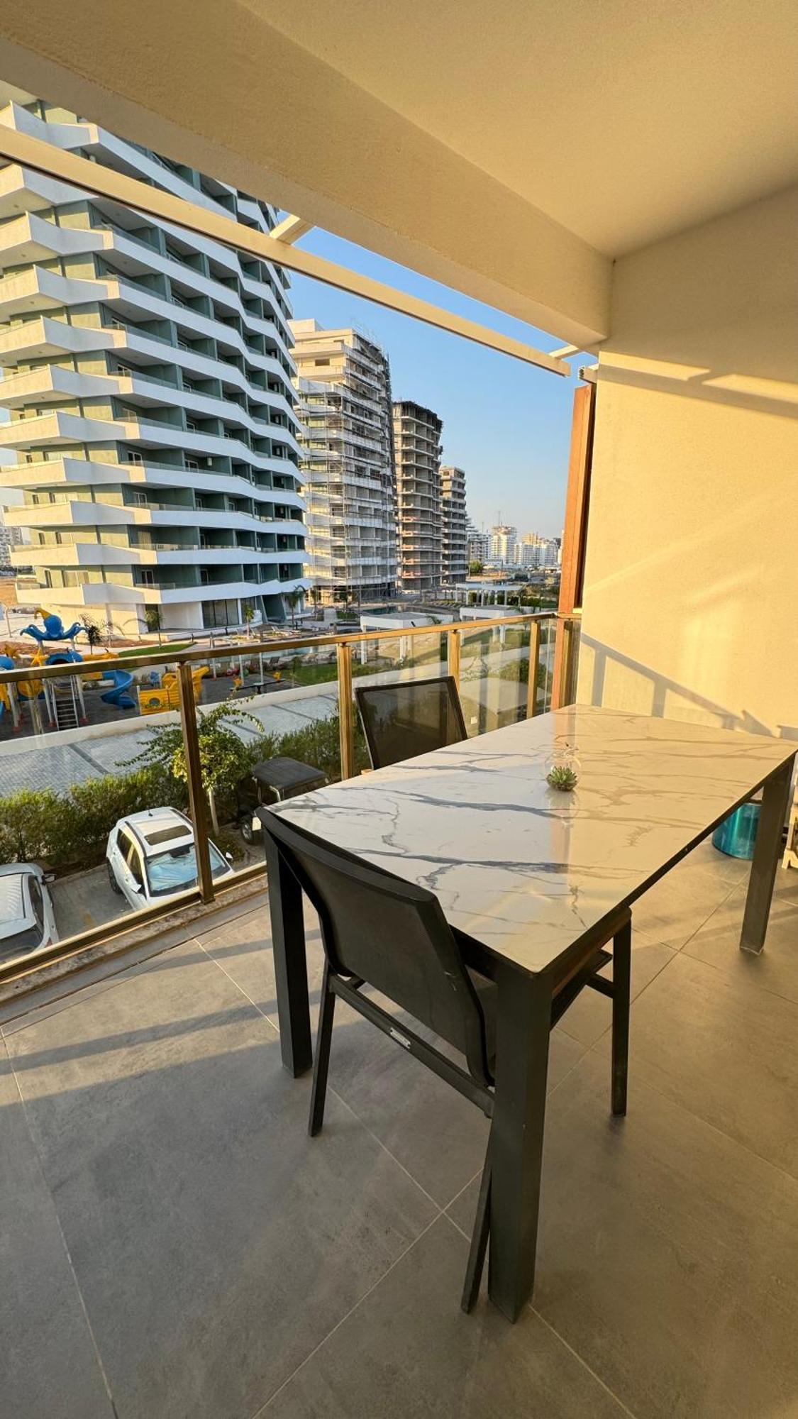 Apartment Courtyard Long