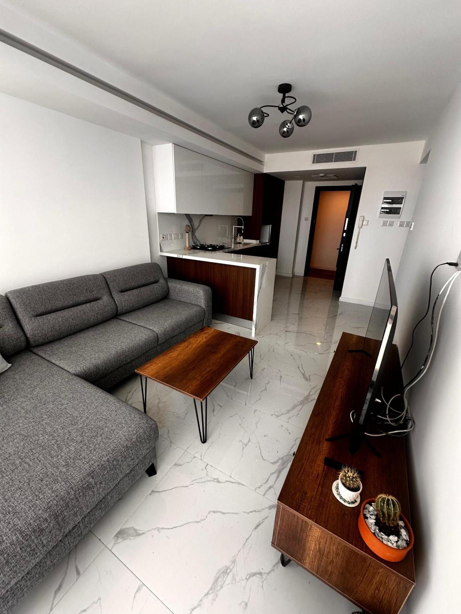 Apartment Long *