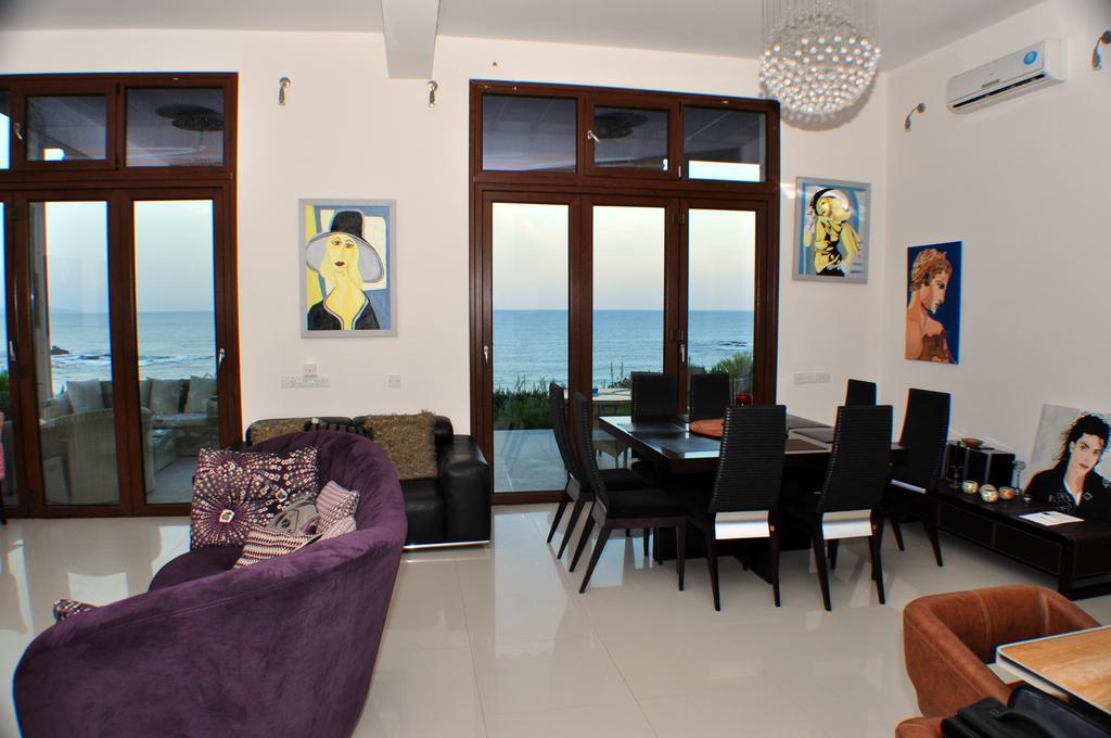 Villa Beach Pantheon