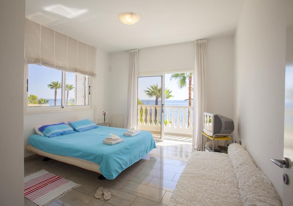 Meneou Beachfront Sunset Holiday home