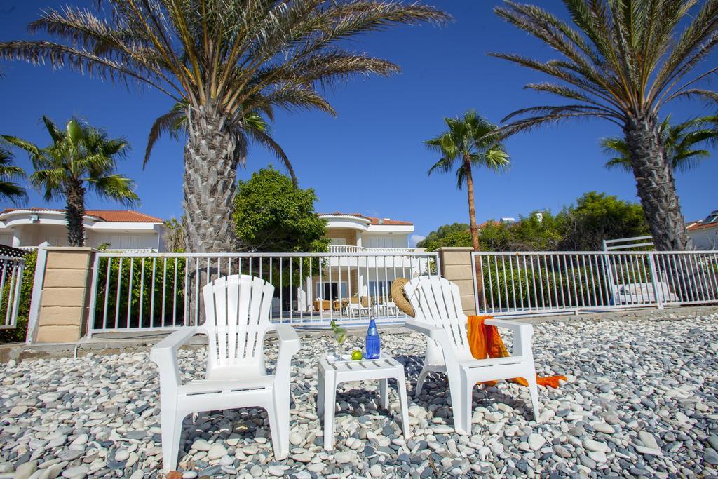 Meneou Beachfront Sunset Holiday home