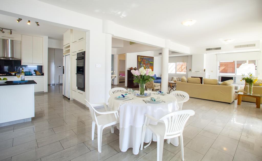 Meneou Beachfront Sunset Holiday home