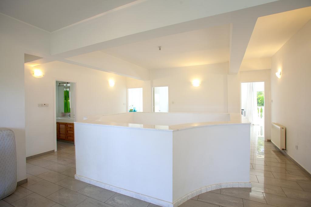 Meneou Beachfront Sunset Holiday home *