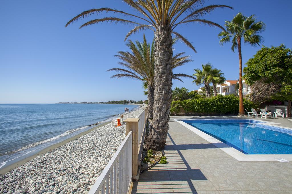 Meneou Beachfront Sunset Holiday home *