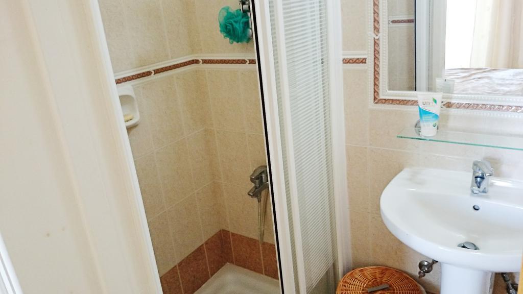 Universal Apartment *