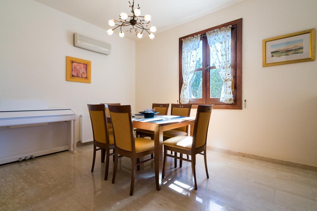 3 Bedroom Anarita With Private Pool, Aphrodite Hills * Kouklia