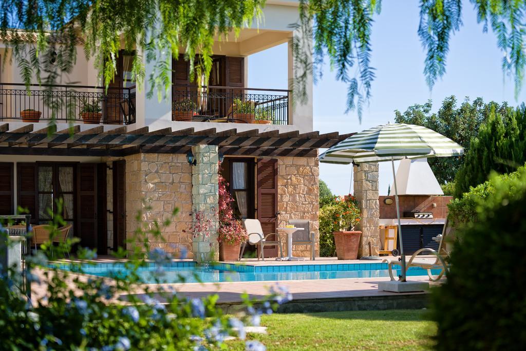 3 Bedroom Anarita With Private Pool, Aphrodite Hills Holiday home