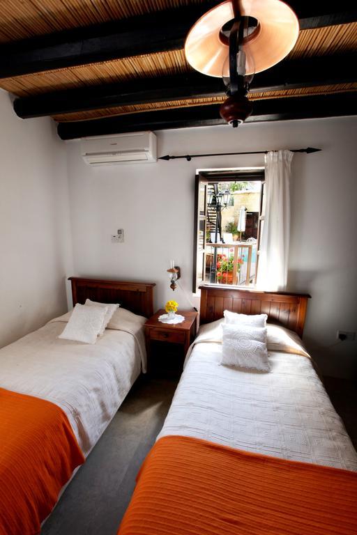 Leonidas Village Country house Goudhi