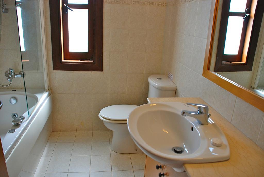 3 Bedroom Villa Limni With Private Pool And Gardens, Aphrodite Hills Resort Villa Kouklia