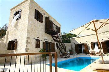 Country house Leonidas Village Goudhi