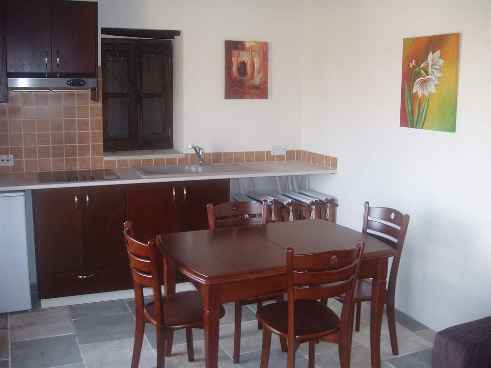 Niovi House Tochni