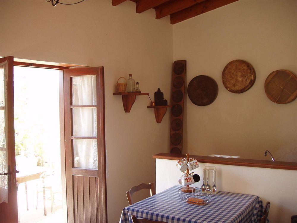 Niovi House Tochni