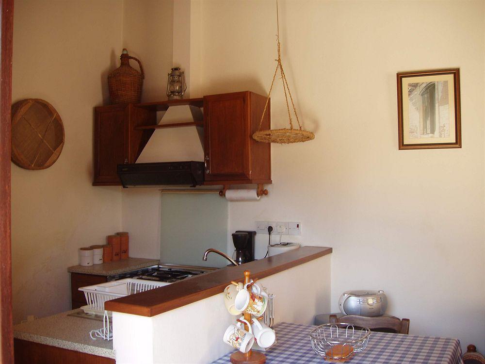 Niovi House Tochni
